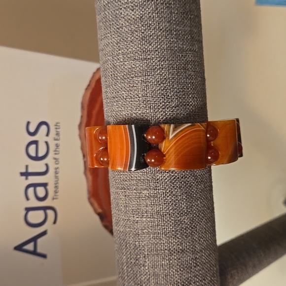Banded Agate  & Carnelian Bead Elasticized Bracelet - Picture 8 of 12